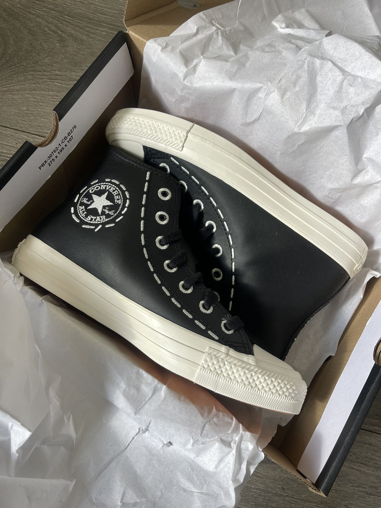 Women’s Leather Converse Size 5.5 Never Worn 