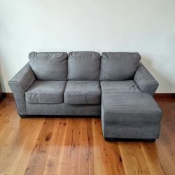 🛋  Sectional Sofa by Ashley 🚚 DELIVERY AVAILABLE