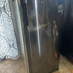 LG Mini Fridge With Freezer 