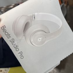 Beats Studio Pro