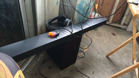 Soundbar with subwoofer