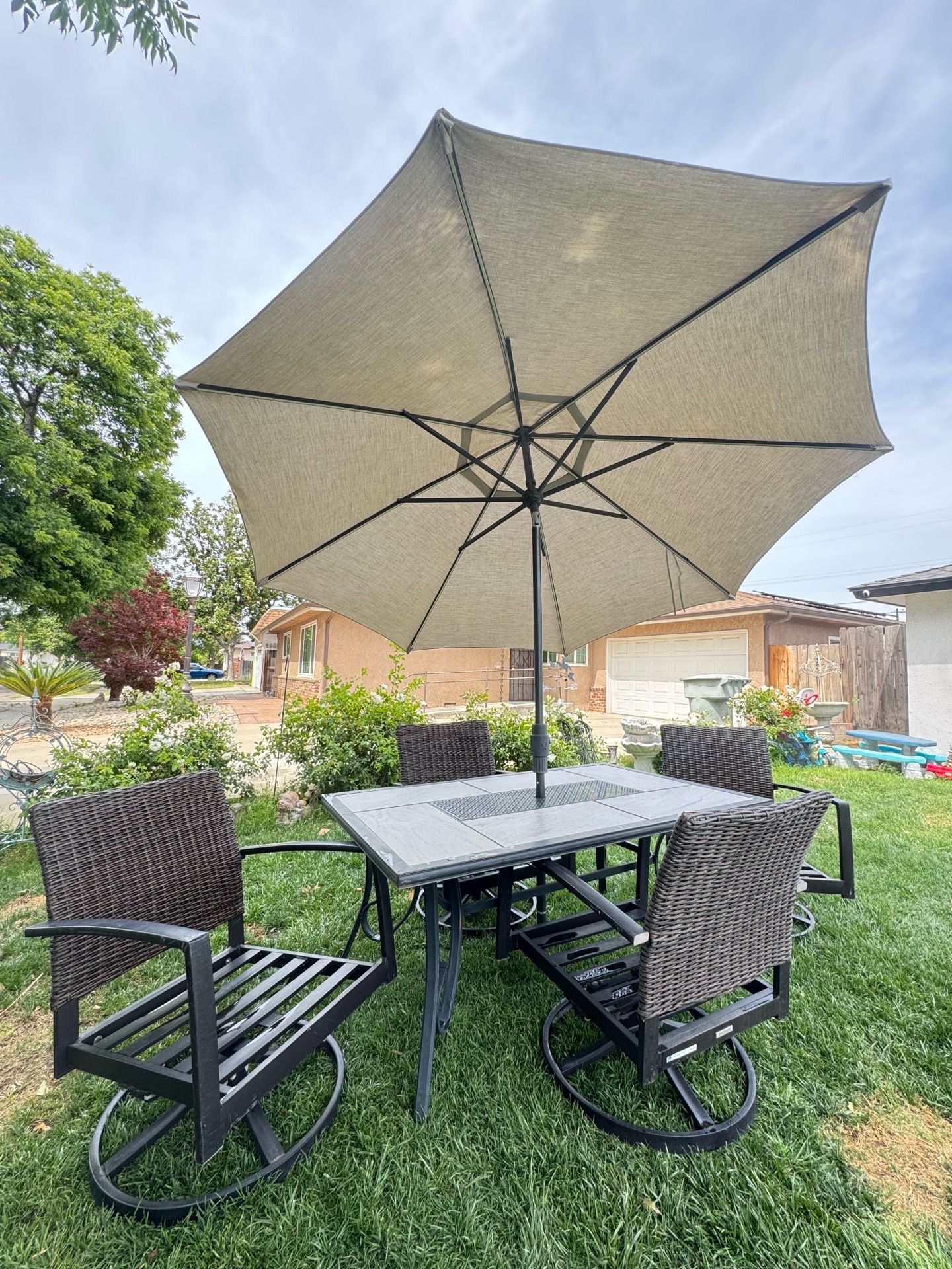Beautiful patio set 400$$ (FREE DELIVERY )
