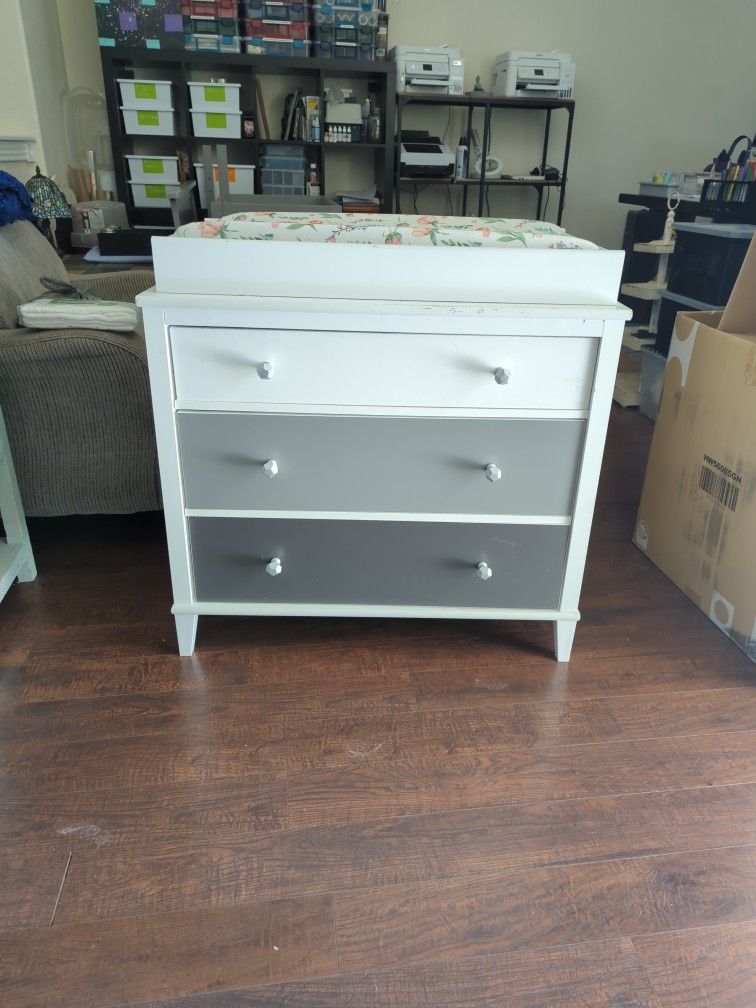 Baby Changing Table And Dresser