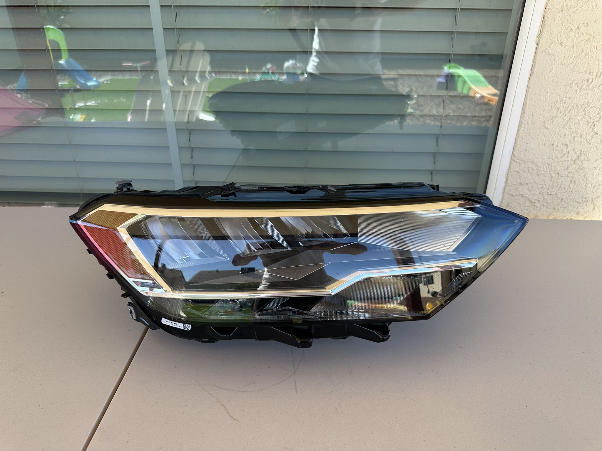 VW Jetta Headlight 2019-2024, VW Jetta Headlamp, OEM ORIGINAL VW PART, driver side headlight, excellent condition