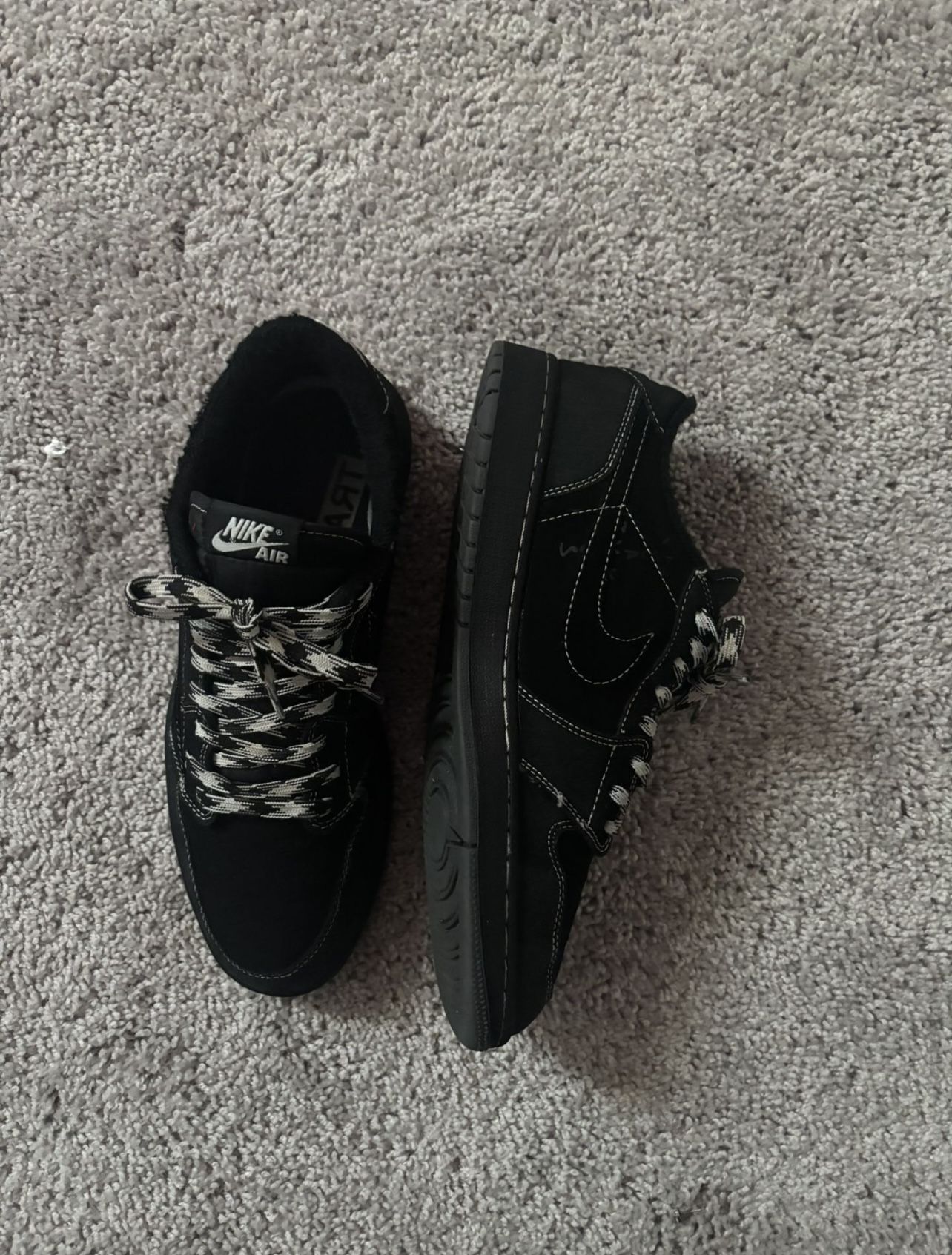 Travis Scott Jordan 1 Low Phantom
