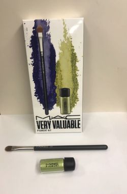 MAC Cosmetics Very Valuable Pigment Kit brand new in packaging.