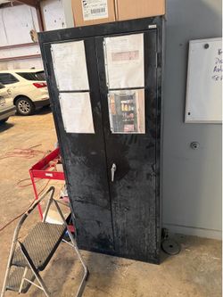 Storage cabinet