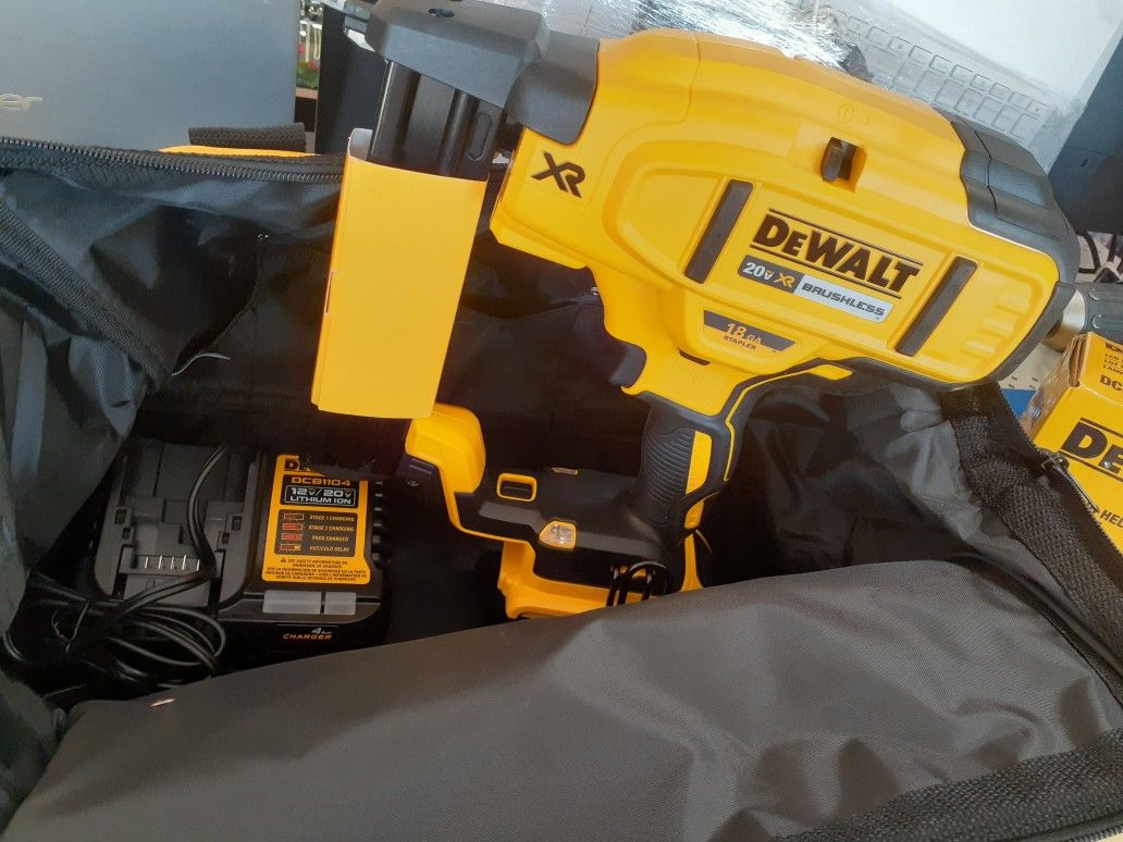 Dewalt Crown Stapler Kit
