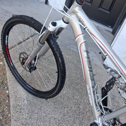 Raleigh Aluminum Bike.  Dual Disc Brakes