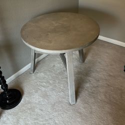 Indoor/outdoor Gray Table 