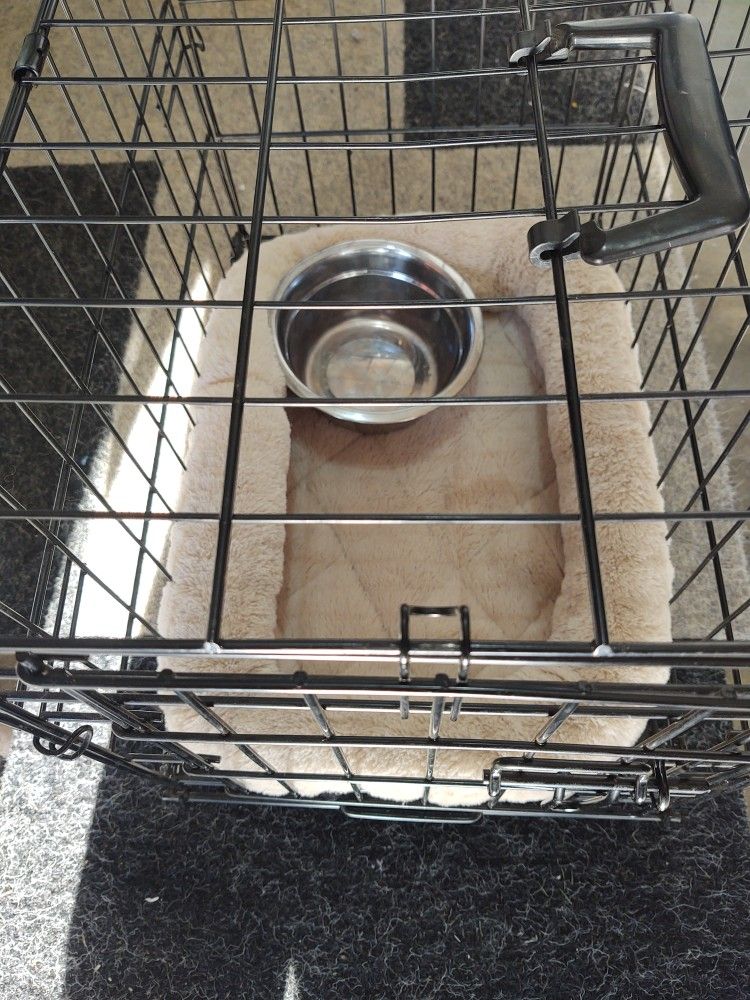 Small animal cage, with cushion .