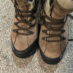 Women’s’ Size 8 Hiking Boots
