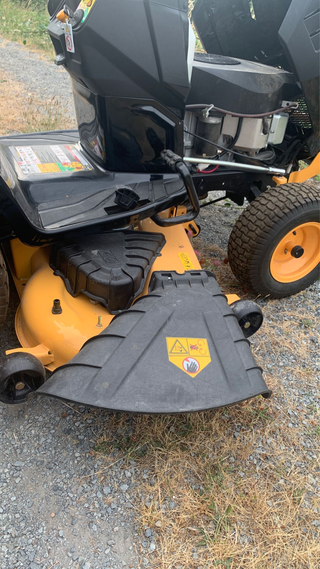 G 8400 pro series craftsman 3bag riding lawn mower for Sale in Graham