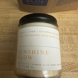 Bath & Body Works  Sunshine Glow Scented Candle 7onz