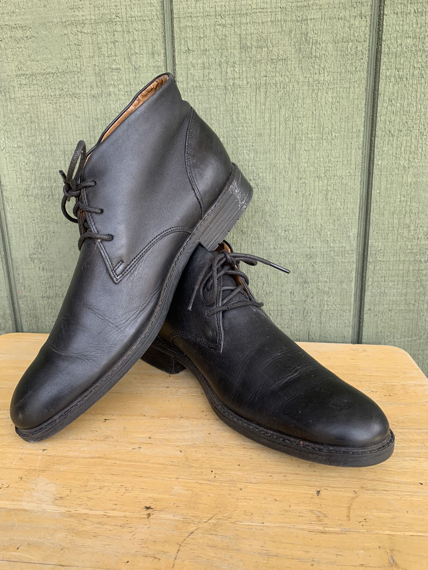 Clarks Chukka Boots Mens 9 M Cushion Plus Black Leather Ankle Shoes Booties for in West Covina, CA - OfferUp