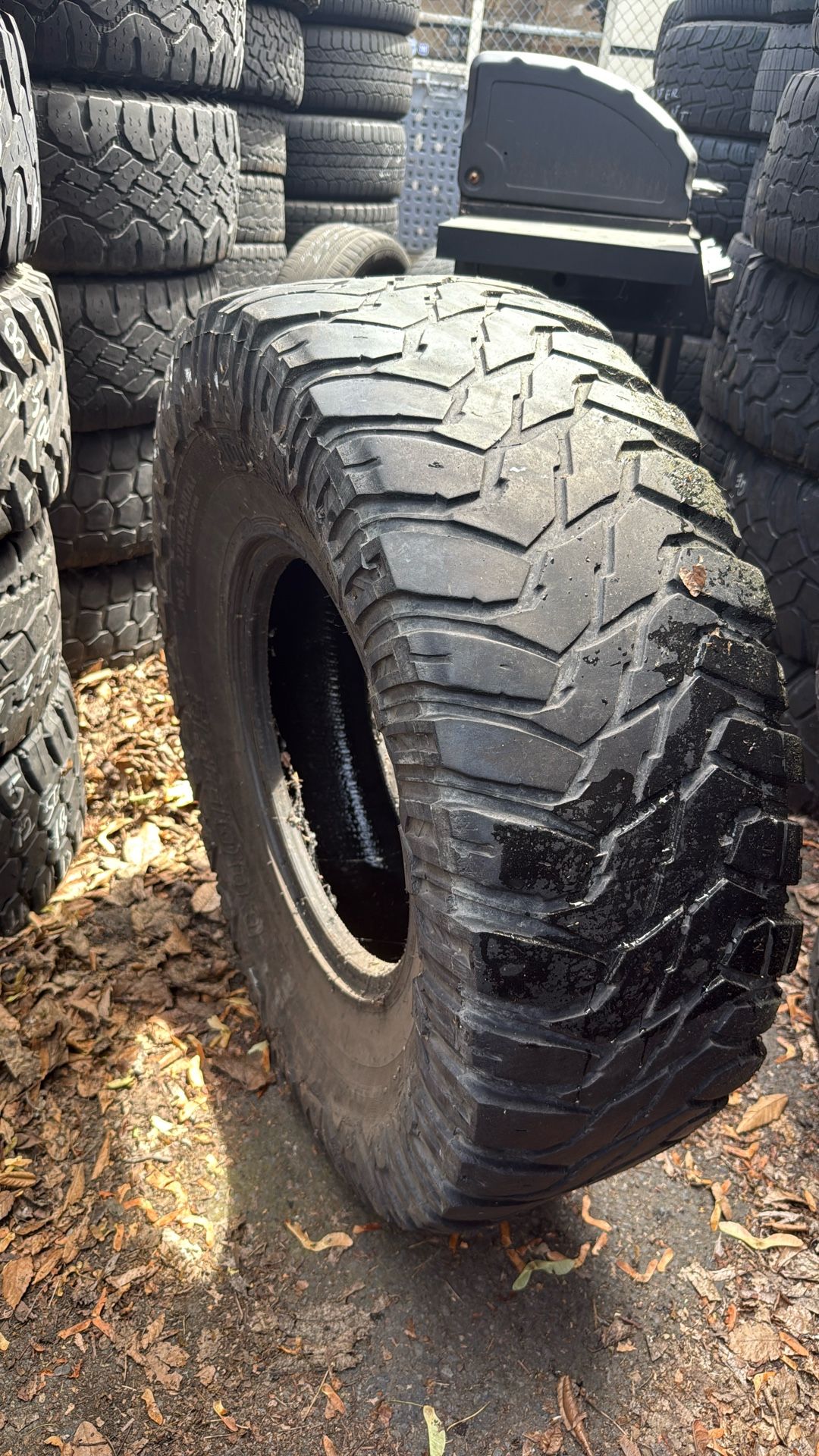 1 Used Tire 37/12.50/17 Cooper STT mud terrain 8ply