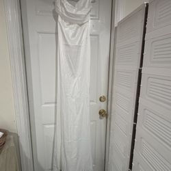 3. Stunning All-White Wedding Dress (Size 8) 🤍✨