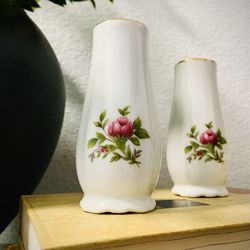 Beautiful 2PC Vintage English Fine Porcelain China Pieces Salt And Pepper Shaker w/ Floral Design!! Perfect for VTG Lover!!