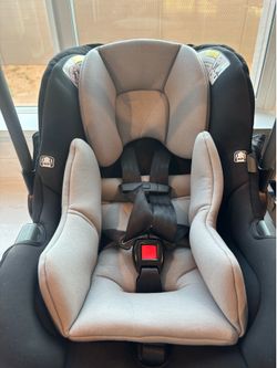 Pipa Aire Infant Car Seat & Base