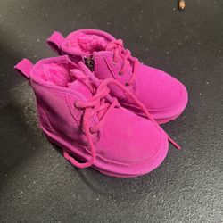 Ugg kids neumel Boot Size 7C that’s behind you
