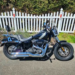 2016 HARLEY-DAVIDSON MOTORCYCLE.  LOW MILES AND EXCELLENT CONDITION 