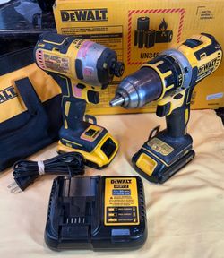DeWalt XR IMPACT DRIVER, XR DRILL, 2 Good Batteries Charger & Bag, FIFE Pick Up