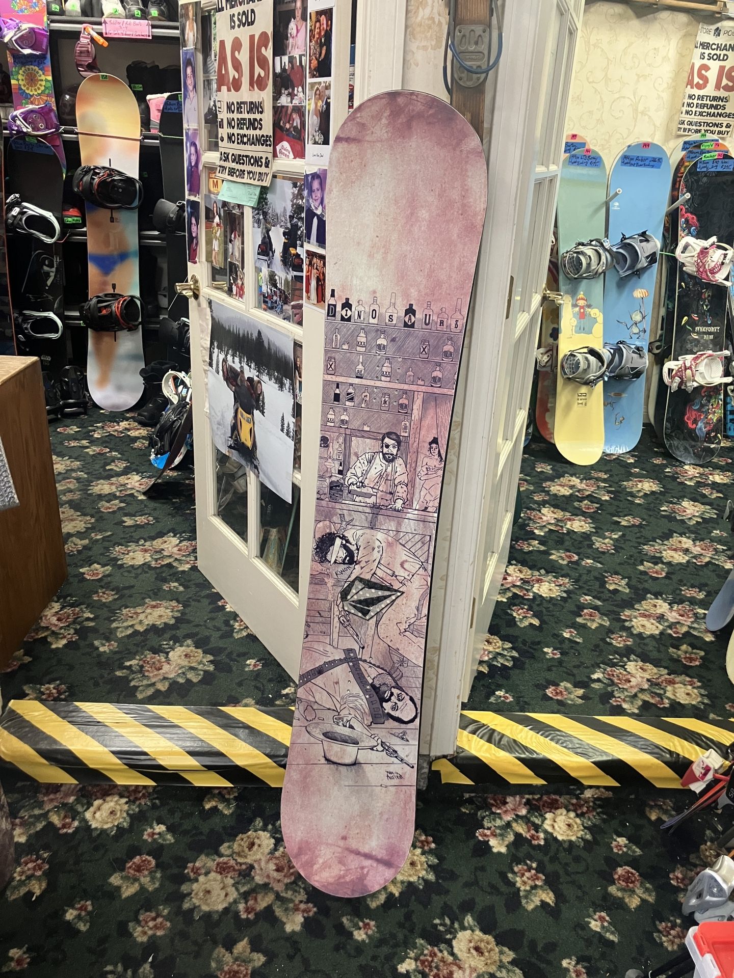156 cm Kwon DWD Snowboard Deck🏂Dinos Will Die Model🏂Like New☃️ We Have A Pair Of Large Burton Bindings for an Extra $60.🏂READY to RIDE