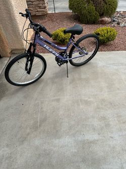 24” Huffy Rock Creek Women’s Mountain Bike
