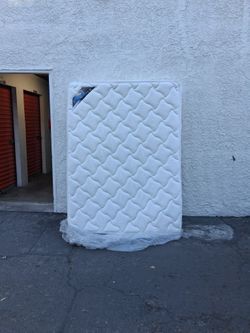 Really thick  queen mattress Pickup M-F 2;00-5:40 S-S 200-4:40 Rainbow/charleston Cash Only Read Description 