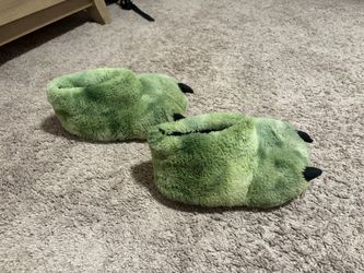 Boys L 4/5 Monster House Shoes Slippers