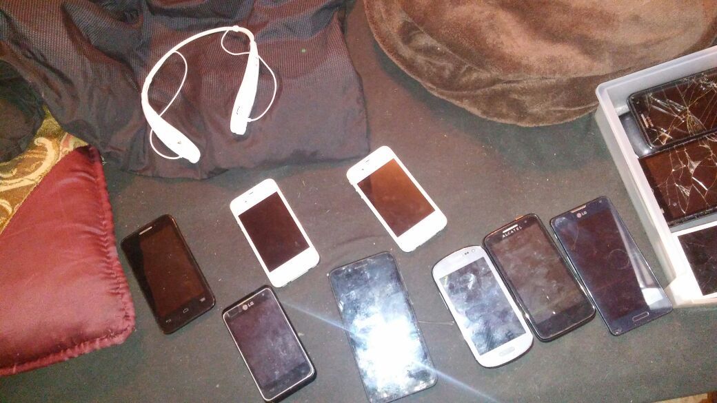 2 iphones 2 alcatel phones 1 samsung phone 1 bluetooth headset and 2 lg phones