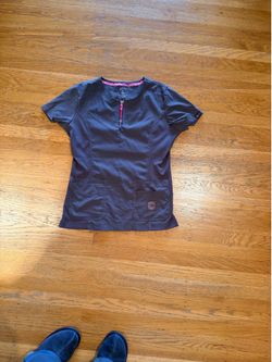 Scrub top medium