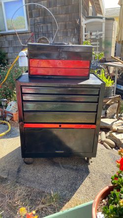 Rolling tool chest by MAC