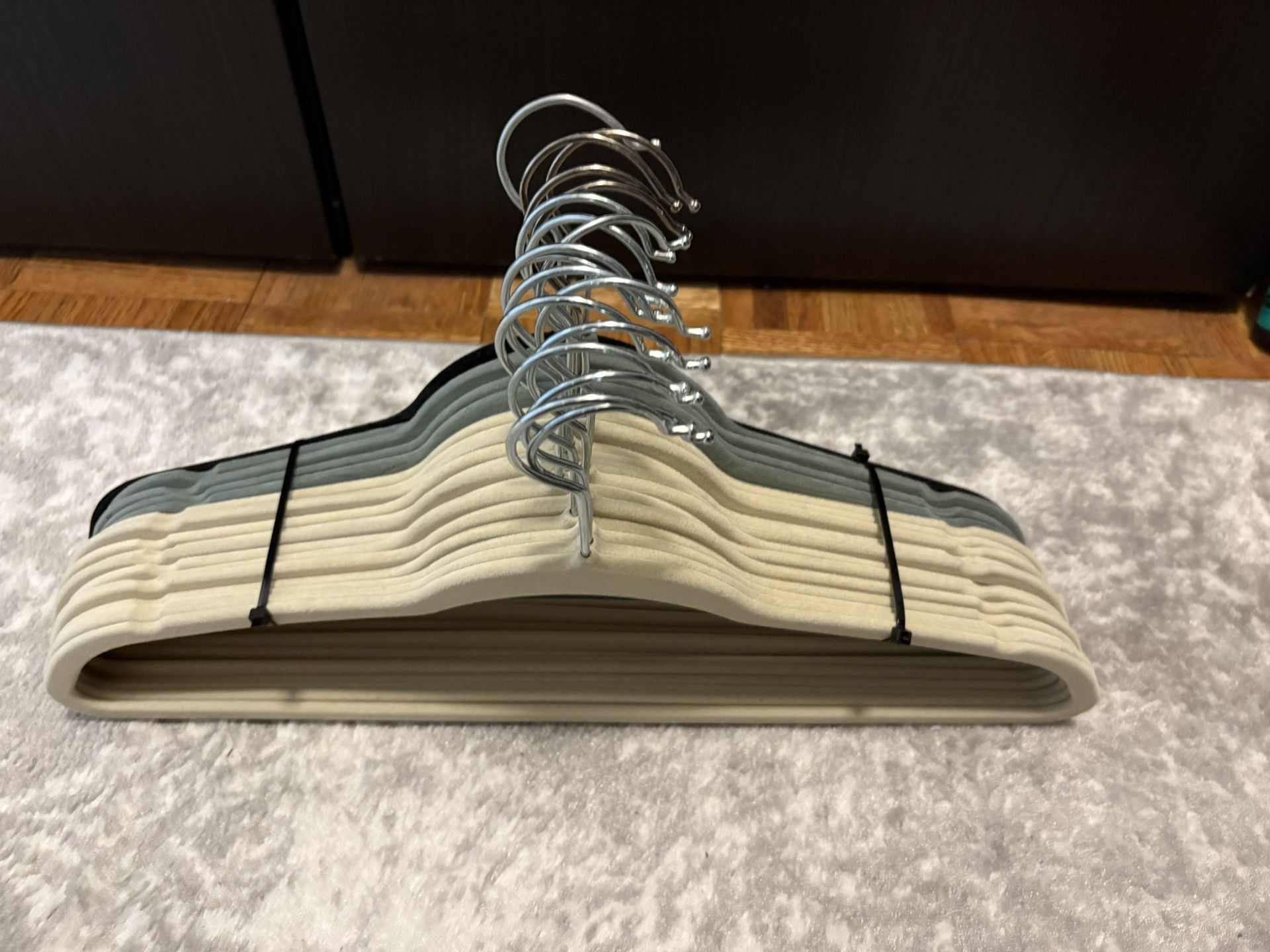 20-25 Fabric Straight Slim Clothes Hangers Desk Chair Table End Dresser Adidas Mirror fan Air Conditioner Decor Toys Nike Weights Storage Bikes