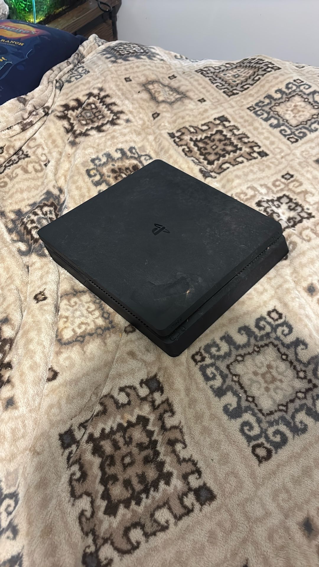 PlayStation 4 Slim + DualShock Controller
