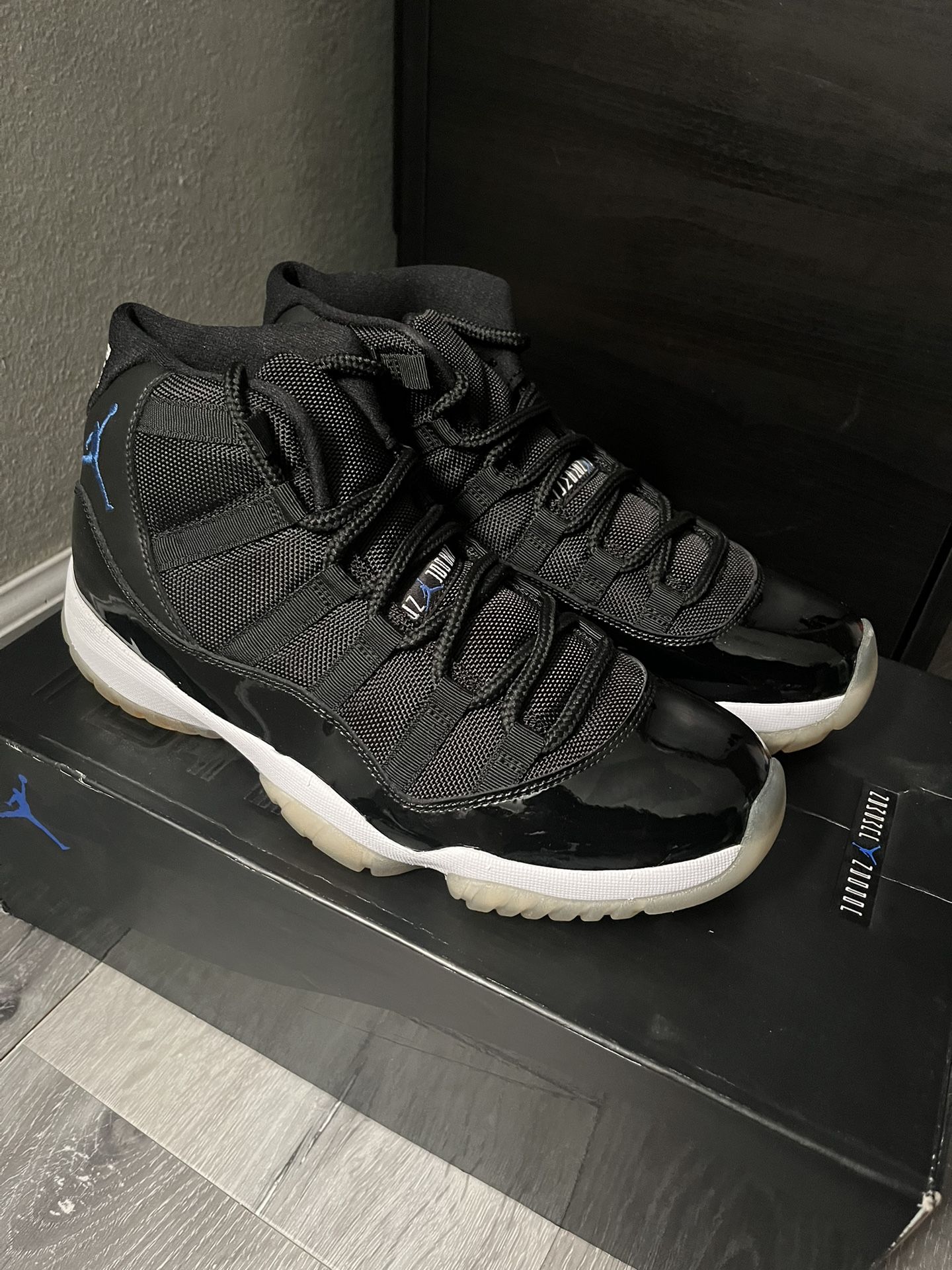 Jordan 11 Space Jam, 2009 Pair, DS, Size 9