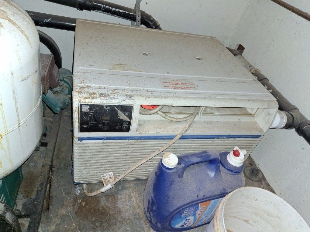 12000 Btu Window Ac Works Great. 220VOLT