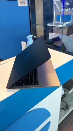 MacBook Air M2 (2022) – 8 GB / 256 GB
