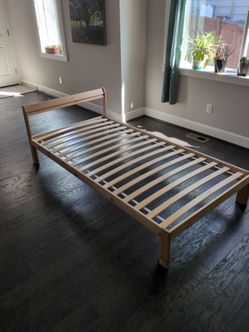 Kid's twin bedframe
