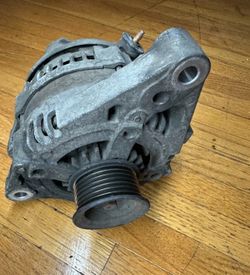 OEM Toyota Denso Alternator – 27060-31020 / 104(contact info removed) – Good Condition
