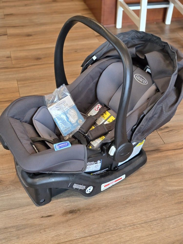 Graco SnugRide 35 LX Infant Car Seat with Base
