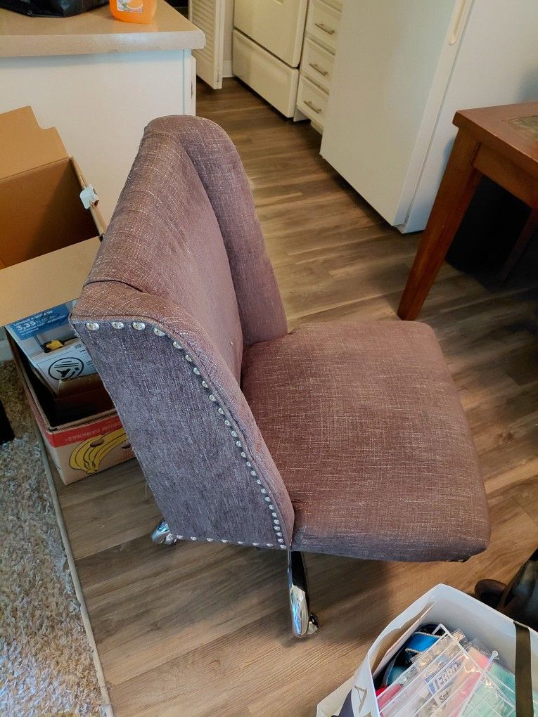 Free Gray Chair