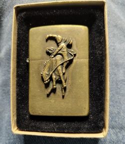 VINTAGE 1990s ZIPPO MARLBORO LIGHTER W/BOX