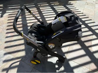 Doona + Car Seat & Stroller WITH base — nitro black