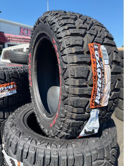 🚨🚘vendo set de llantas Lt 33x12.50 20 arroyo R/T tires