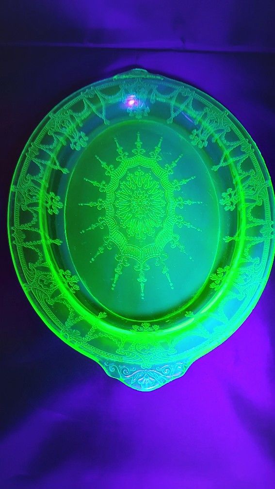 Gorgeous Anchor Hocking "Ballerina Cameo" Oval Uranium Depression Glass Serving Plate