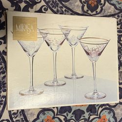 Mikasa Martini Glasses NEW set of 4. Gold Rim, Etched Presents 
