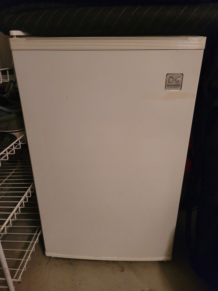 Mini Refrigerator / Freezer 