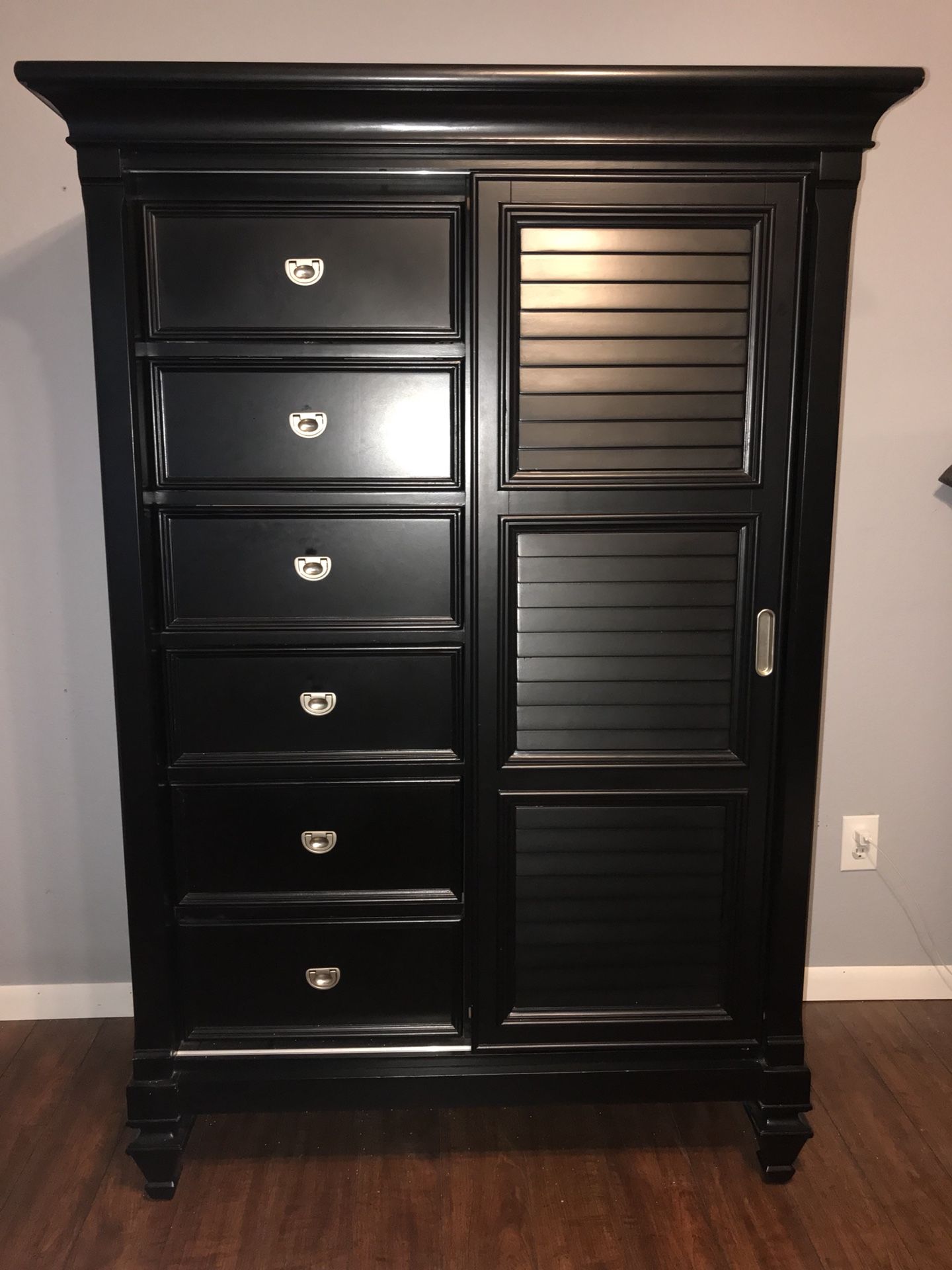 Belmar Black Gentleman’s Chest