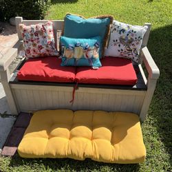 Keter Solana 70 Gallon Storage Bench Deck Box for Patio Storage, Front Porch Decor and Outdoor Seating with Cushions. Good Condition 👍🏼
